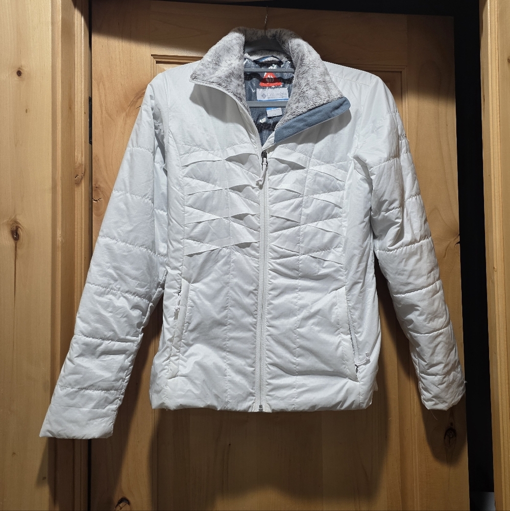 White Columbia puffer coat XSMALL